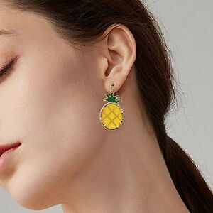 🔺️NIB Yellow Pineapple Dangling Earrings